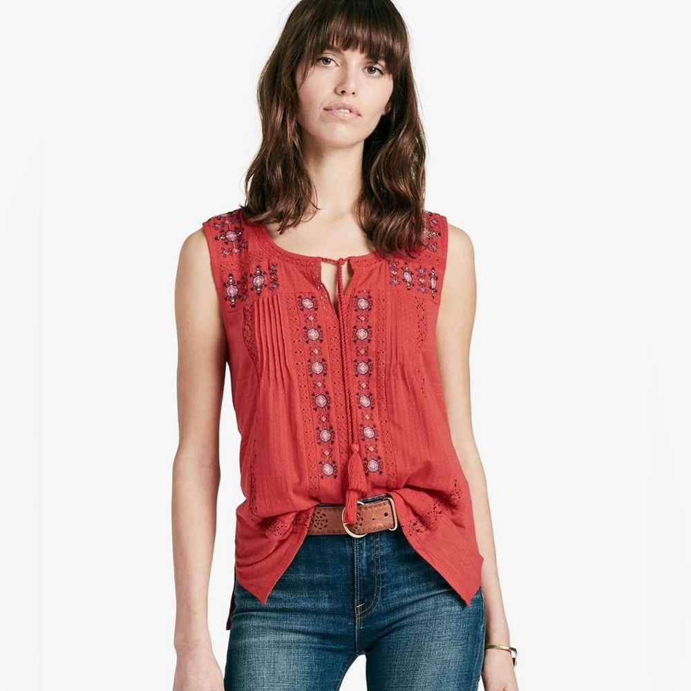 Lucky brand tank with tassels, more red than pictures shows size medium